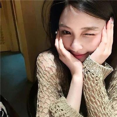 左撇子女人